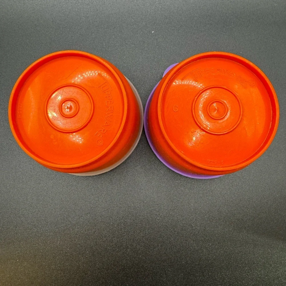 6  Vintage Small Containers With Lids 2 Generic and 4 Tupperware